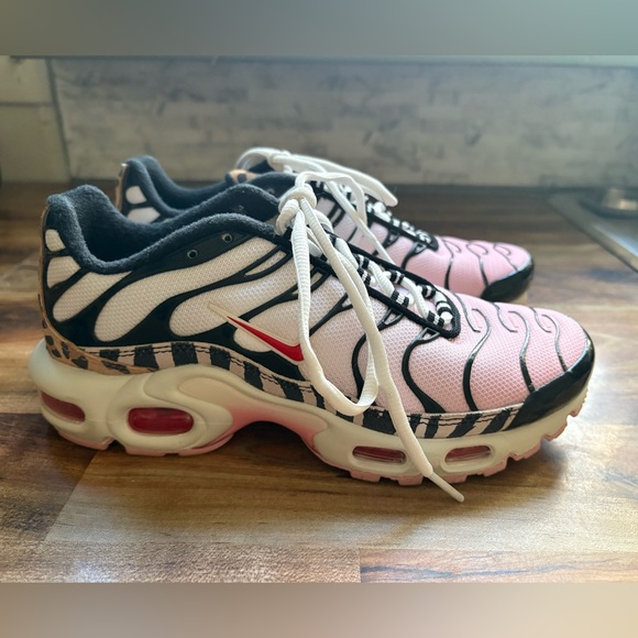 Nike Air Max Plus Animal Instinct Sneakers - Picture 7 of 11
